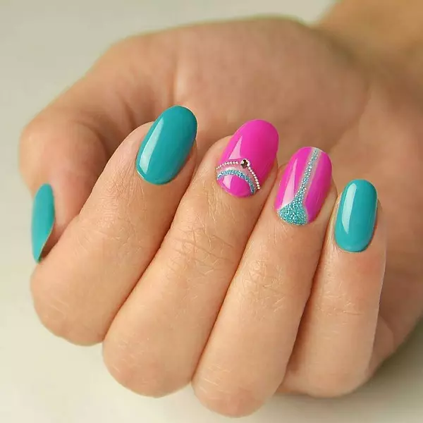 Pink-Turquoise Manicure (52 сүрөт): Тырмактын дизайны бирюза менен бирюза менен айкалыштырылган 17174_38