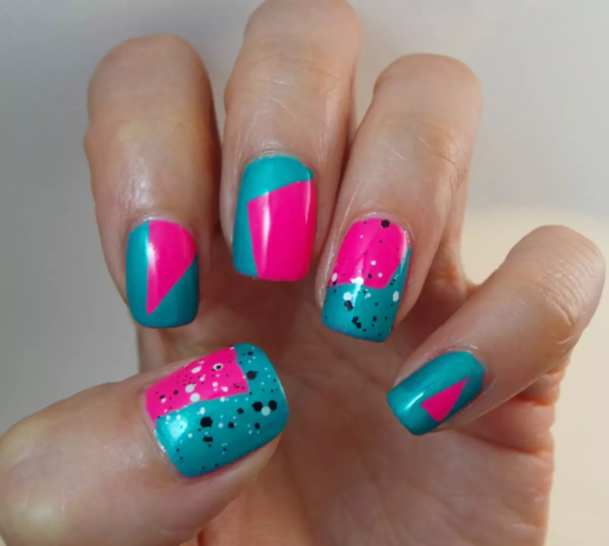 Pink-turquoise manicure (52 foto): unghie design in turchese combinato con vernice rosa 17174_47