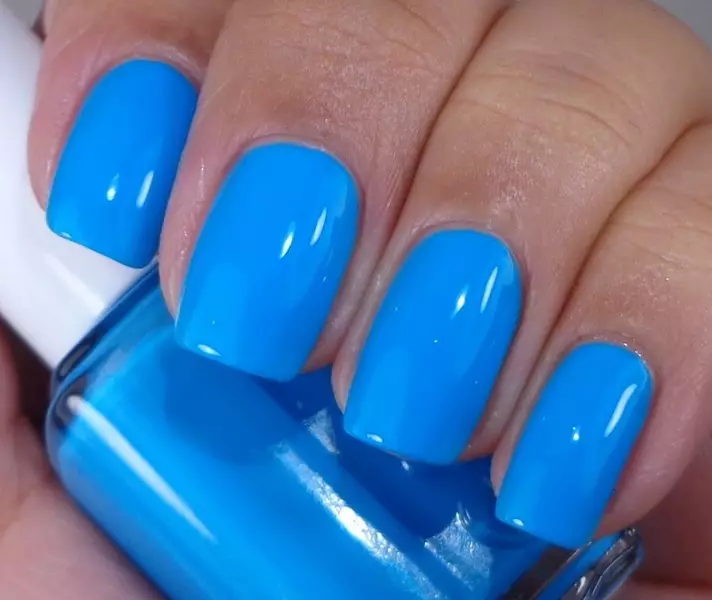 Bright Manicure (114 foto's): Sappige manicure voor lange nagels in felle kleuren, stijlvolle mat manicure in blauwe tonen 17177_31