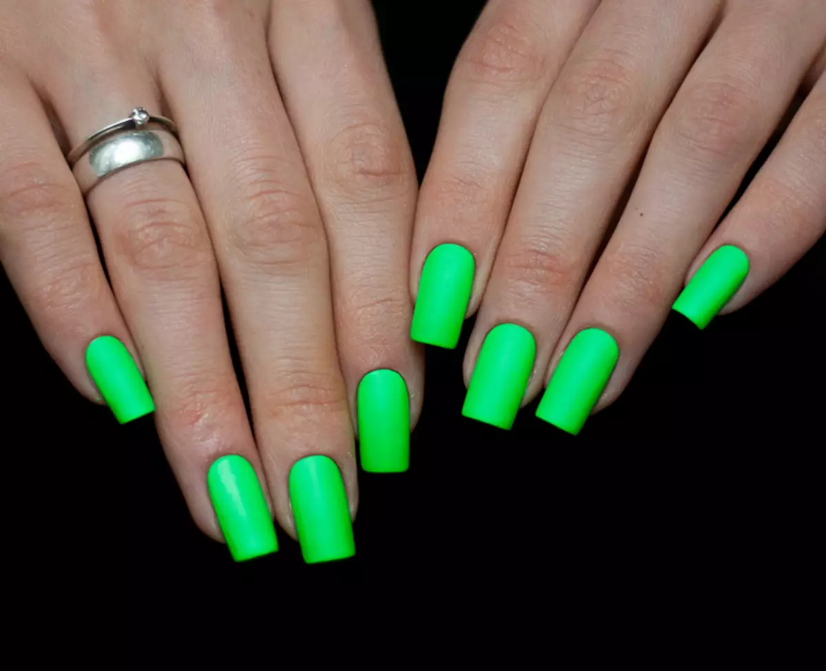 Ядовито зеленые ногти