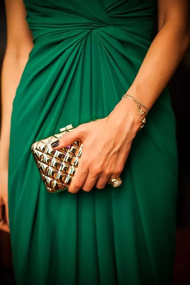 Manicure di bawah Pakaian Hijau (58 Foto): Pilih Reka Bentuk Kuku untuk Pintu, Turquoise atau Emerald Dress 17178_7
