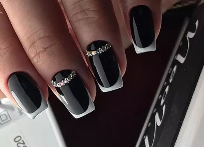 Mga Tampok ng Black at White Franch sa mga kuko (54 mga larawan): French manicure design in black and white 17179_32