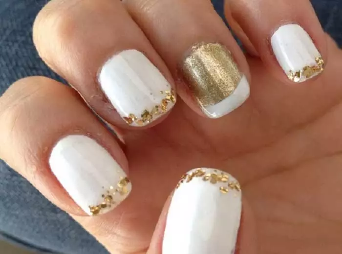 Golden Franch บนเล็บ (34 รูป): ทำเล็บมือฝรั่งเศสที่มีแถบสีทอง 17184_6