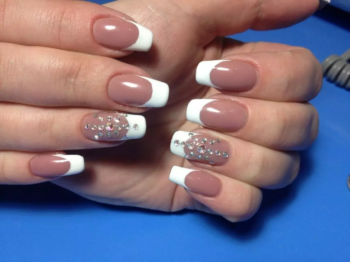 Color Franch on the nails (85 photos): French manicure with a beautiful design or two-color pattern on oval nails 17188_43