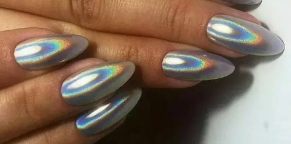 Manucure argentée (66 photos): design de ongles avec vernis sous l'argent avec la couleur lilas, faire une manucure blanche et argentée avec des étincelles 17192_49