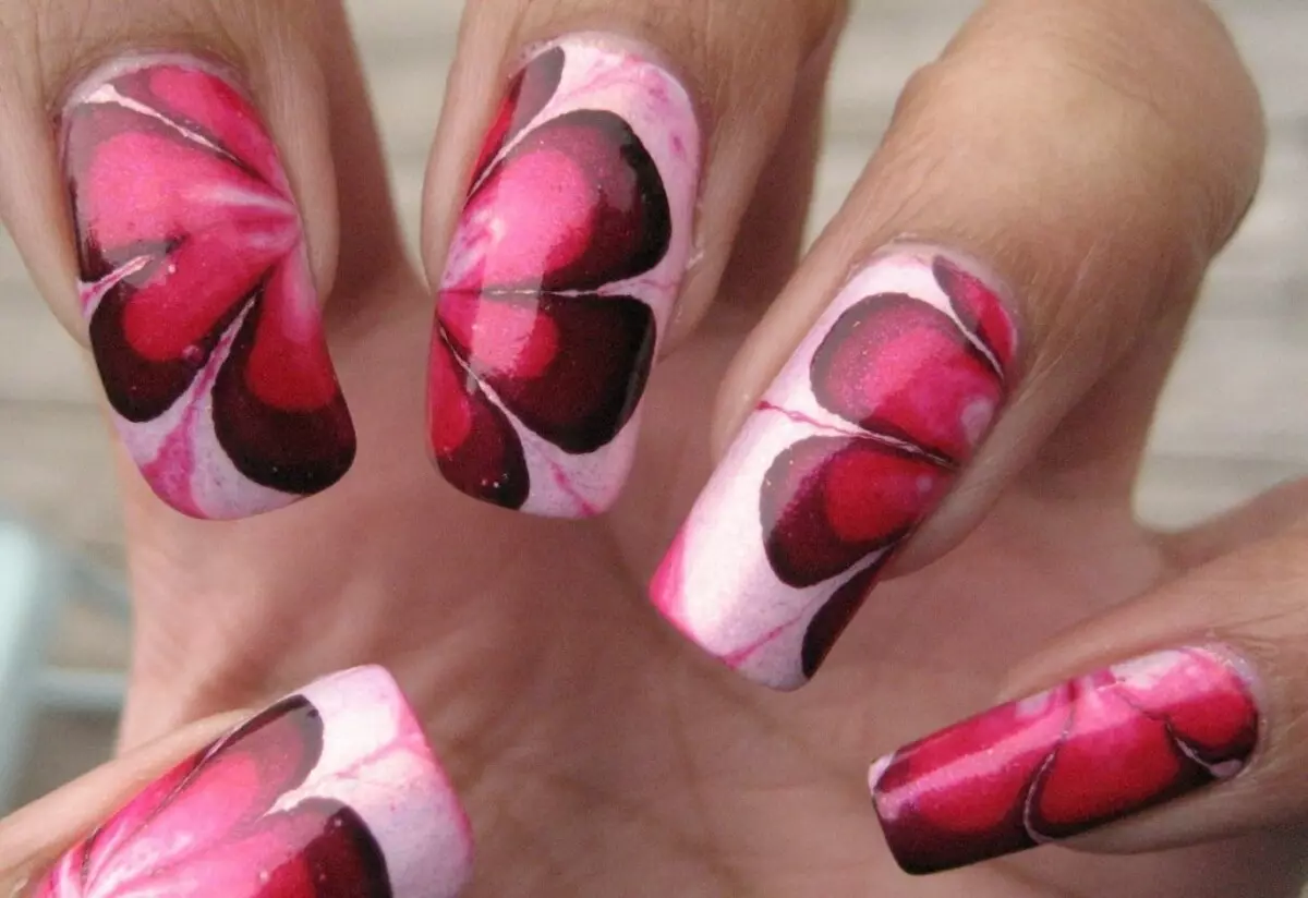 Röd-rosa manikyr (26 foton): Nail design idéer 17196_18