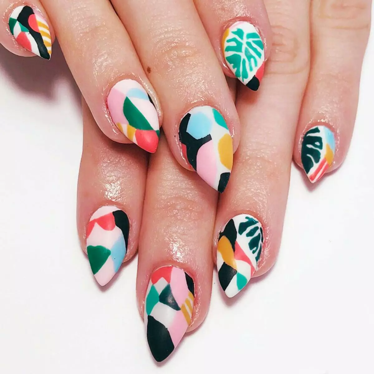 Mooie zomer manicure (75 foto's): Kies een stijlvol en chique ontwerp op de nagels voor de zomer 17197_3