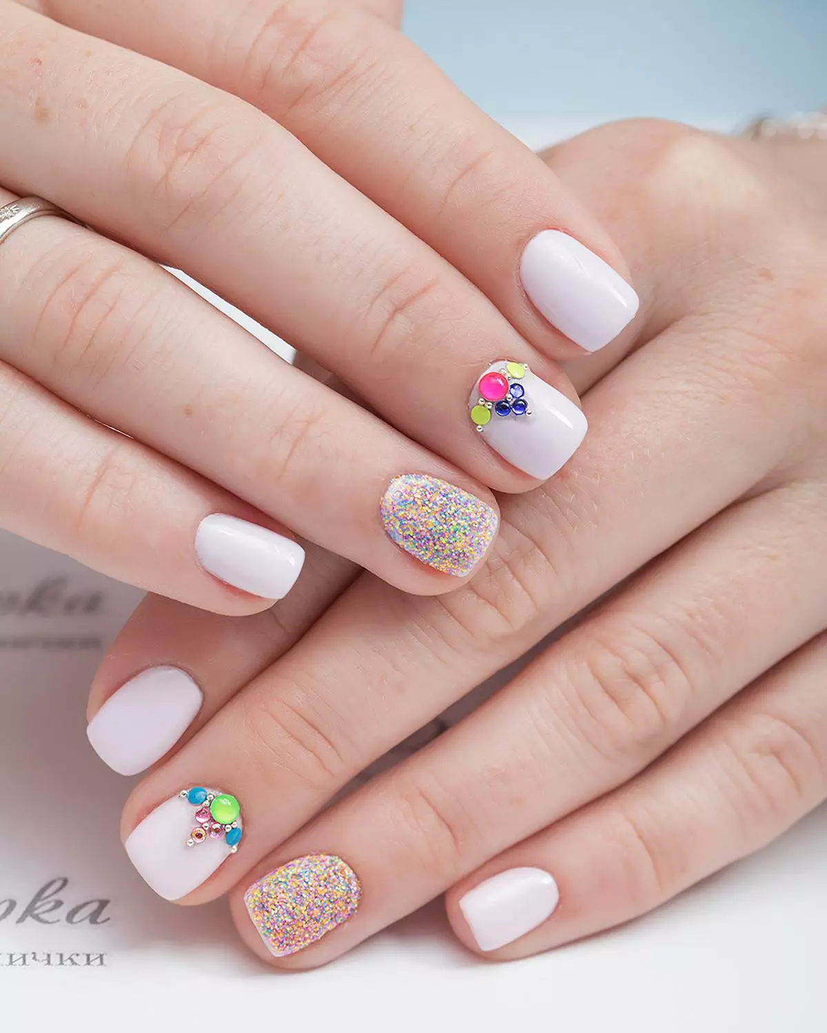 Mooie zomer manicure (75 foto's): Kies een stijlvol en chique ontwerp op de nagels voor de zomer 17197_61