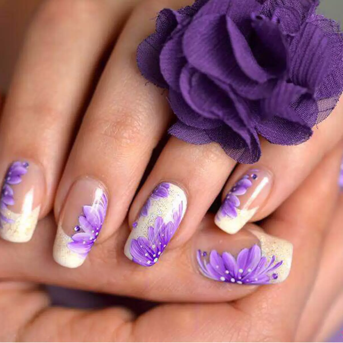 Manicure Lavender (Picha 48): Kubuni msumari na varnish katika rangi ya lavender, makala ya rangi 17207_13