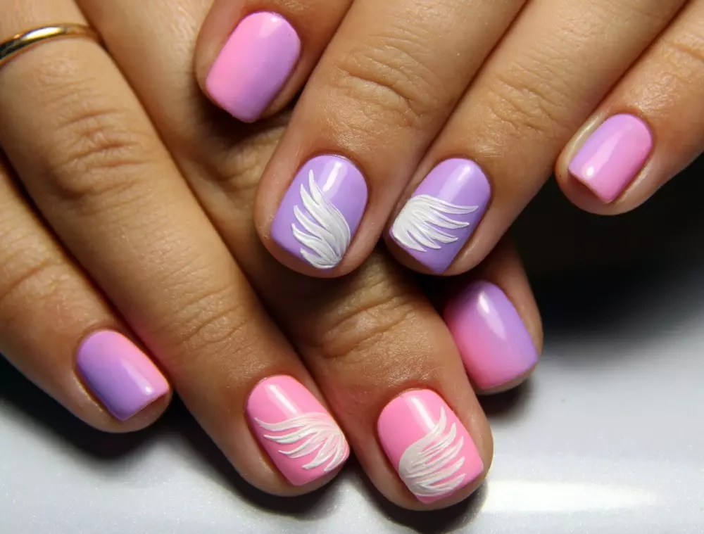 Laventel manicure (48 foto's): spyker ontwerp met vernis in laventel kleure, kleur funksies 17207_21