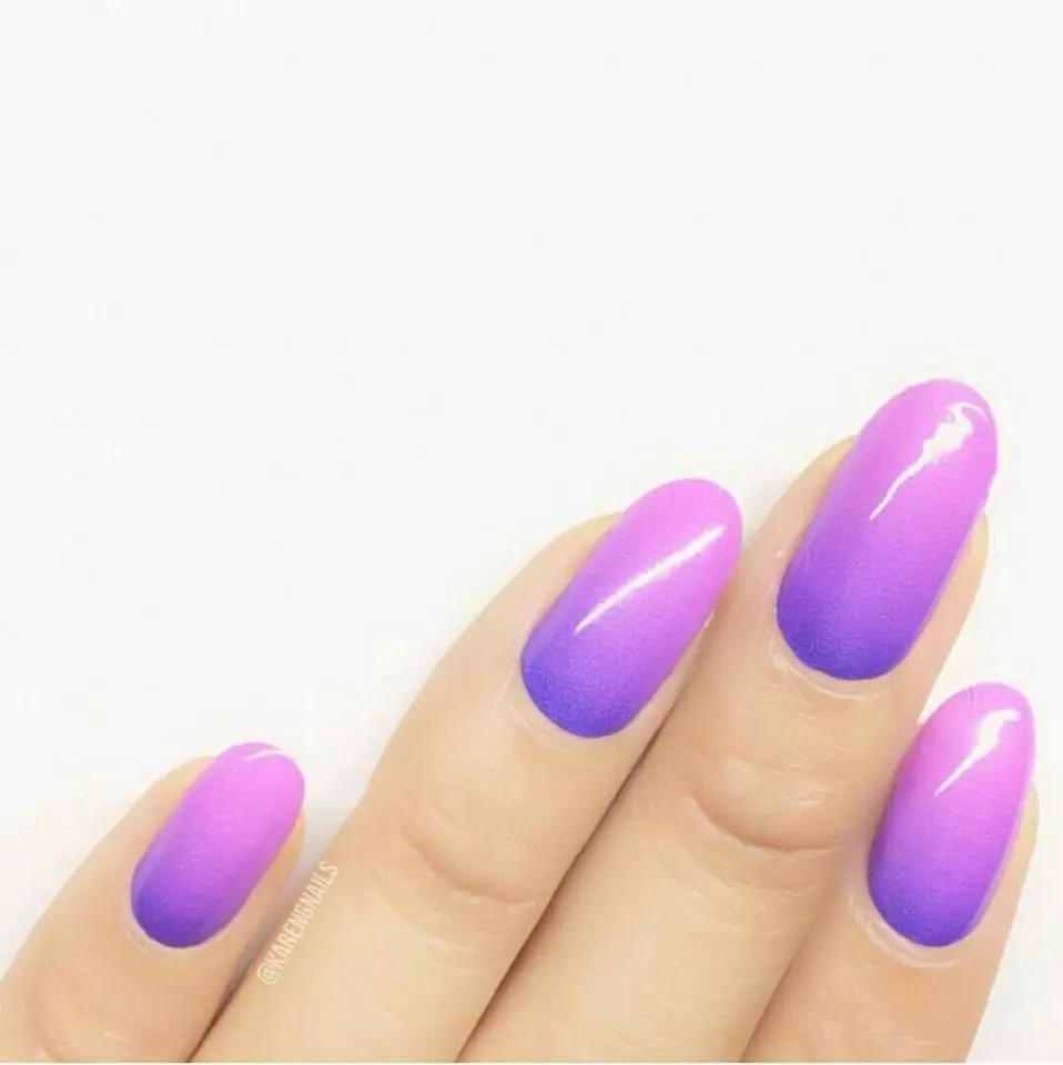 Lavender Manikúra (48 fotografií): Nail Design s lakom v levanduľových farbách, farebné funkcie 17207_23