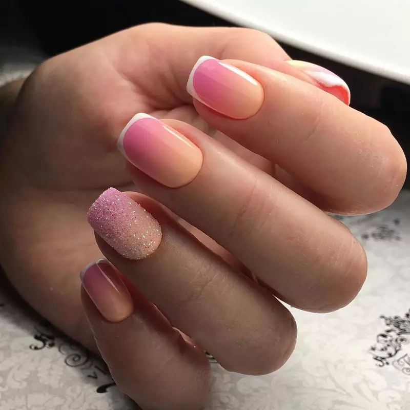 I-Peach Manicure (izithombe ezingama-86): Idizayini ekhanyayo ye-Peach-Peach 17211_29