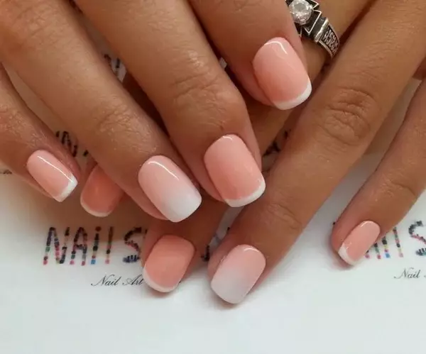 Manicure ya Peach (picha 86): Design ya msumari ya rangi ya peach, upole wa unga wa manicure matte 17211_75