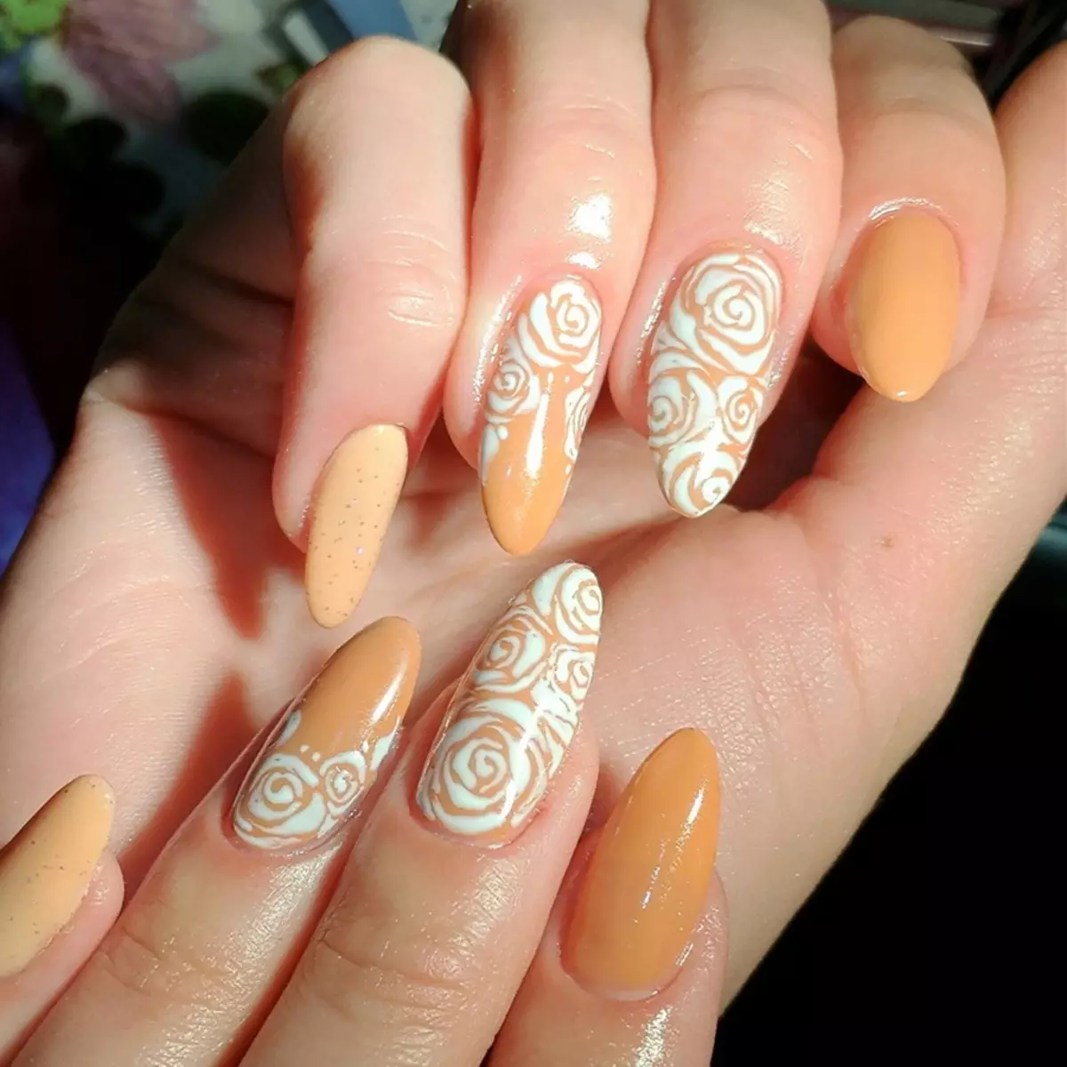 Peach Manicure (86 fotografií): Bright Peach-farebný dizajn nechtov, jemný práškový manikúra Matte lak 17211_8