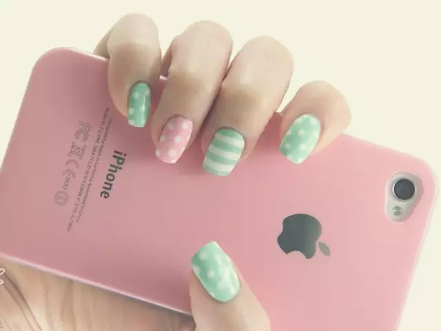 Mint-Umutuku Manicure (Amafoto 40): Mint Ibara ryimisumari 17215_24