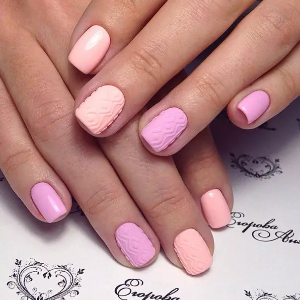 manicure នៅក្នុងពណ៌ pastel (117 រូបថត): ការរចនាចម្រុះក្រចកខ្លីនៃក្រចកខ្លីនៅក្នុងស្រមោល manoryuce ដ៏ស្រស់ស្អាតនៅក្នុងពណ៌ 17216_64