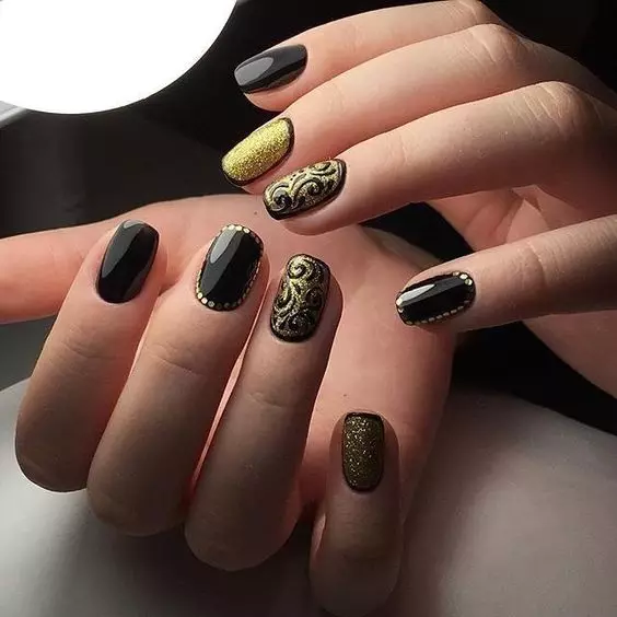 Dark Manicure (86 รูป): การออกแบบเล็บยาว ๆ บนมือของวานิชในสีเข้ม 17222_34