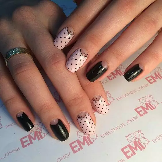 Dark Manicure (86 รูป): การออกแบบเล็บยาว ๆ บนมือของวานิชในสีเข้ม 17222_39