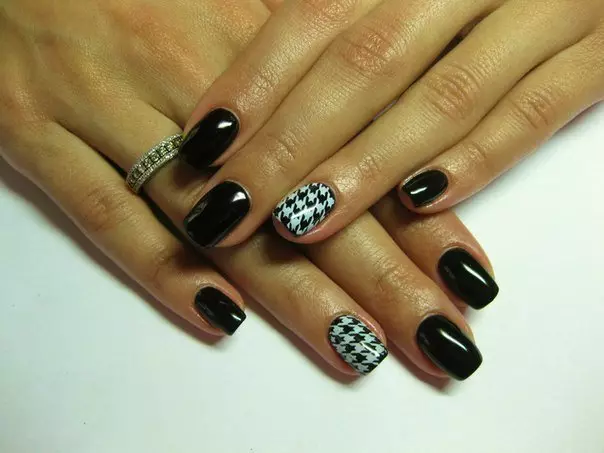 Dark Manicure (86 รูป): การออกแบบเล็บยาว ๆ บนมือของวานิชในสีเข้ม 17222_59