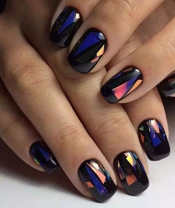 Dark Manicure (86 รูป): การออกแบบเล็บยาว ๆ บนมือของวานิชในสีเข้ม 17222_67