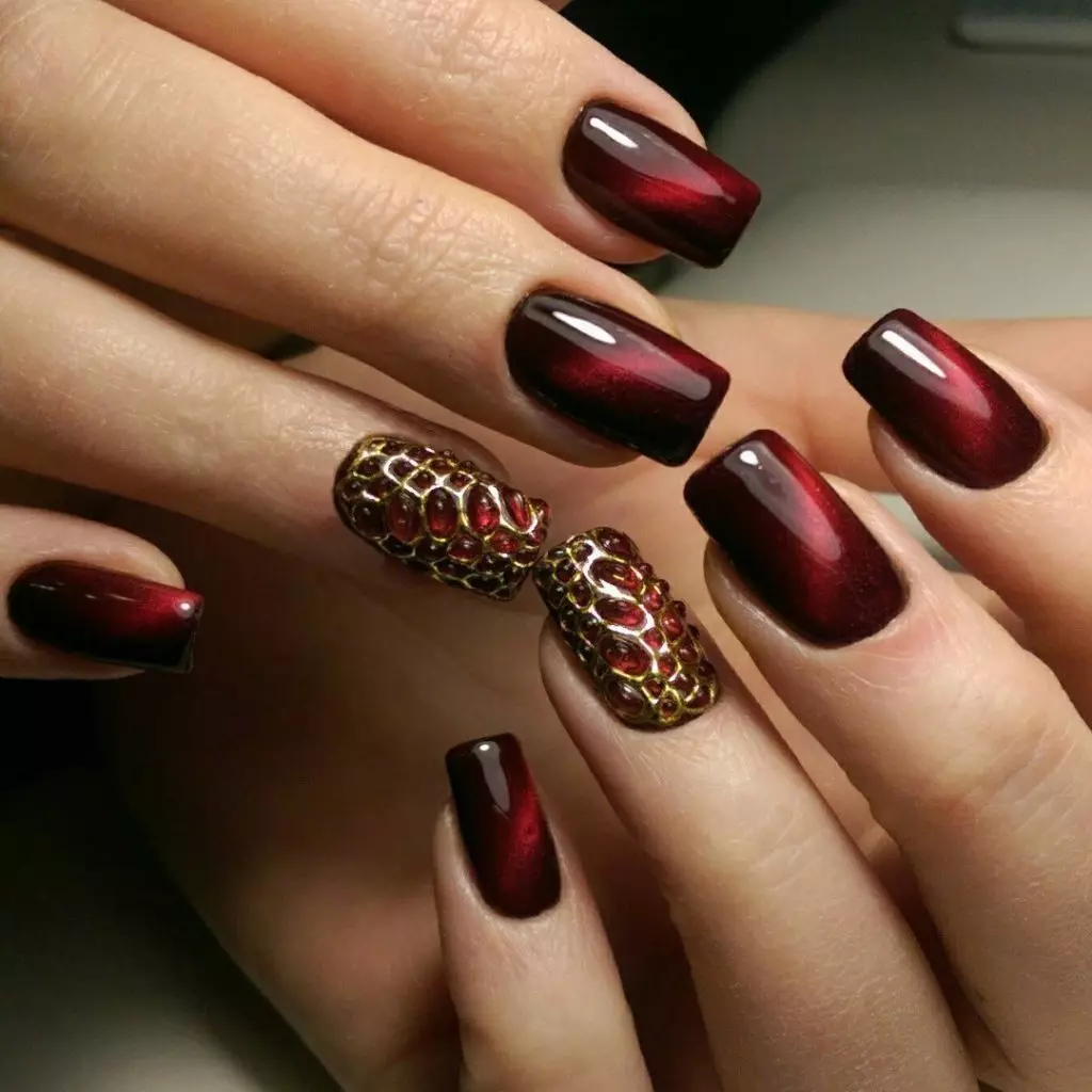 Темно нокти (86 фотографии): Дизајн на долги нокти на рацете на лак во темни бои 17222_70