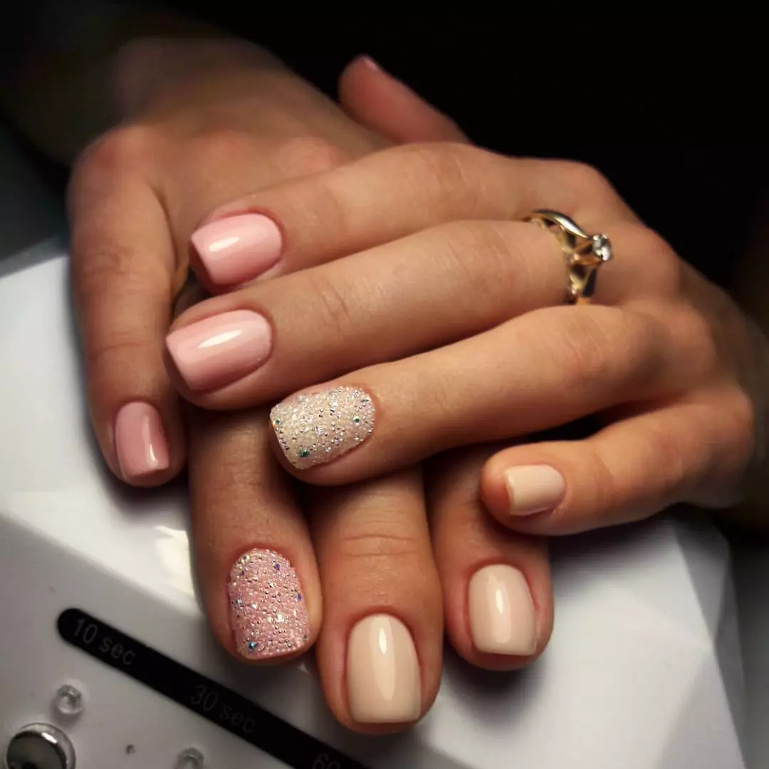 Beige-Pink Manicure (26 bilder): Nail Design Ideas 17225_13