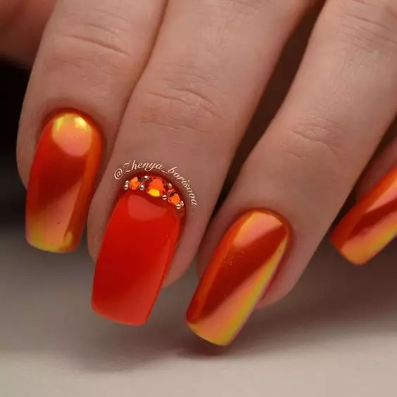 Дизайн на портокалови нокти (57 снимки): Маникюр с кристали и пайети в теракота, моркови и червени тонове 17227_19