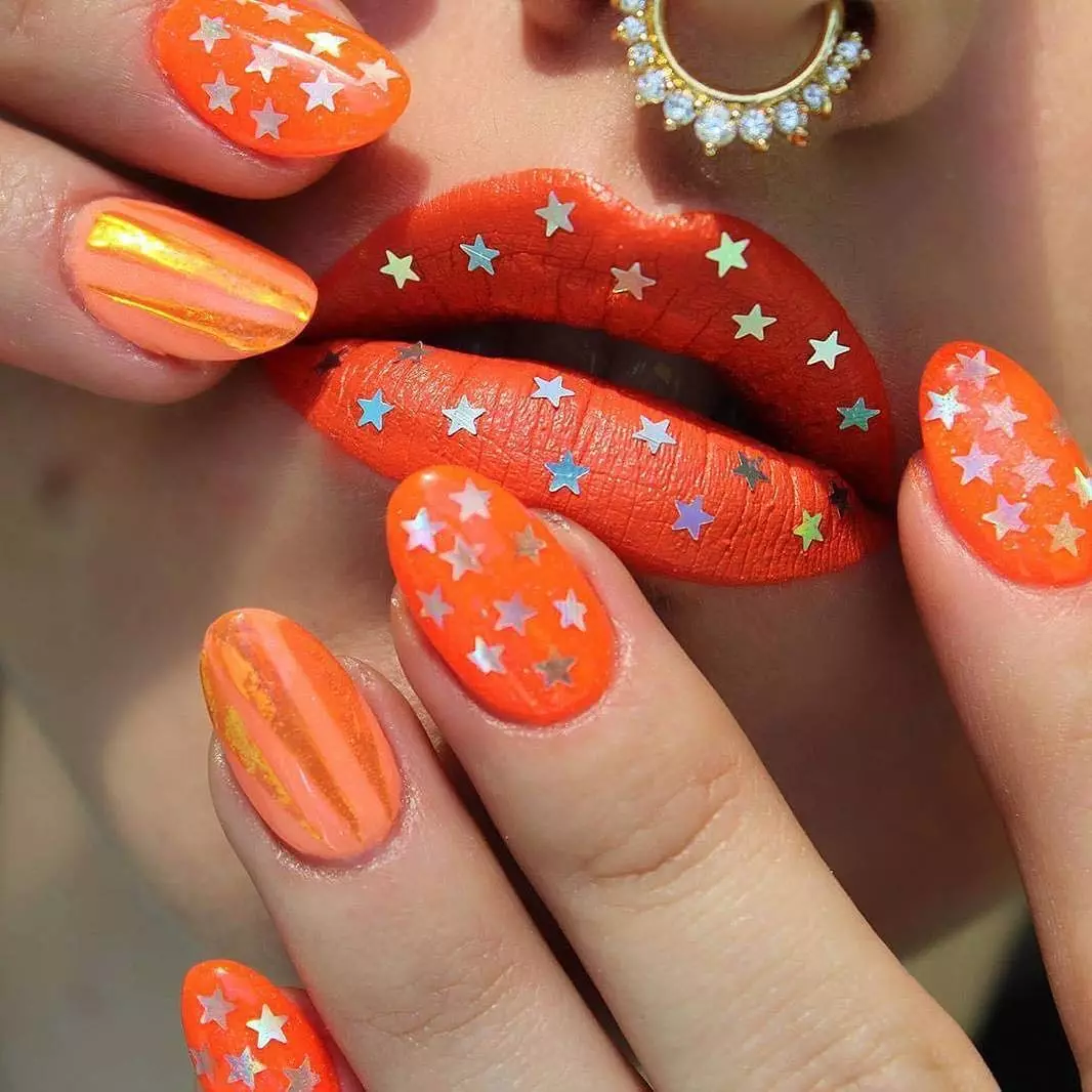 Дизайн на портокалови нокти (57 снимки): Маникюр с кристали и пайети в теракота, моркови и червени тонове 17227_22