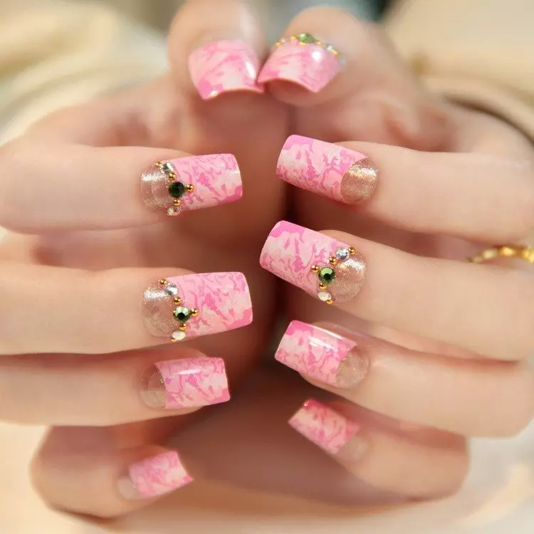 Manicure dourado rosa (32 fotos): Decoração de unhas com verniz rosa dourado 17228_25