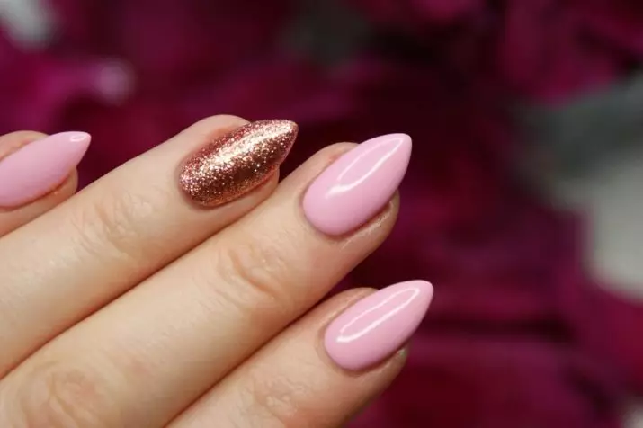 Pink Golden Manicure (32 myndir): Nagli decor með gullna bleikum lakki 17228_7