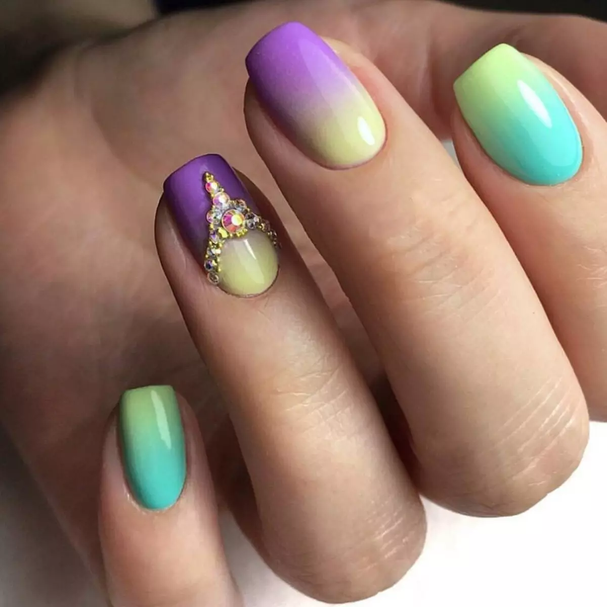 Gul-lilla Manicure (53 billeder): Eksempler på negle design i lilla farve med gul 17229_22