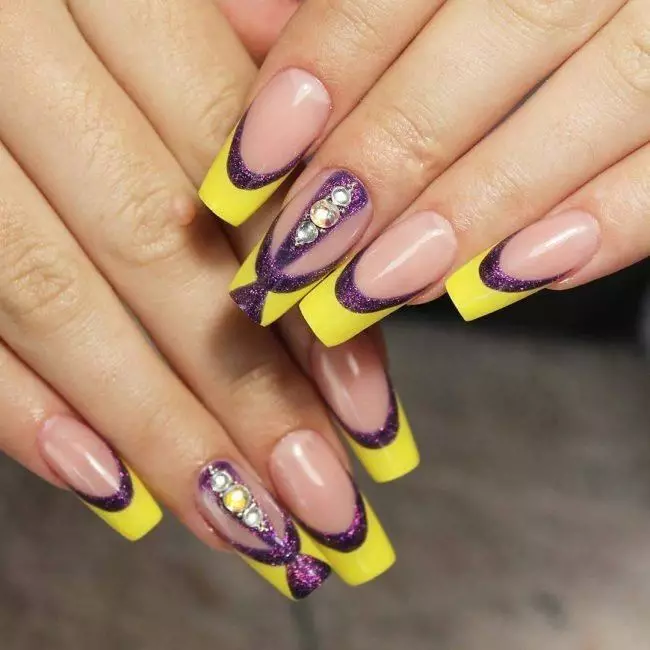 Manicure kuning ungu (53 gambar): contoh reka bentuk kuku dalam warna ungu dengan kuning 17229_50