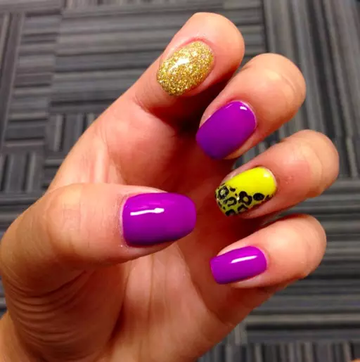 Жовто-фіолетовий манікюр (53 фото): приклади дизайну нігтів в бузковому кольорі з жовтим 17229_53