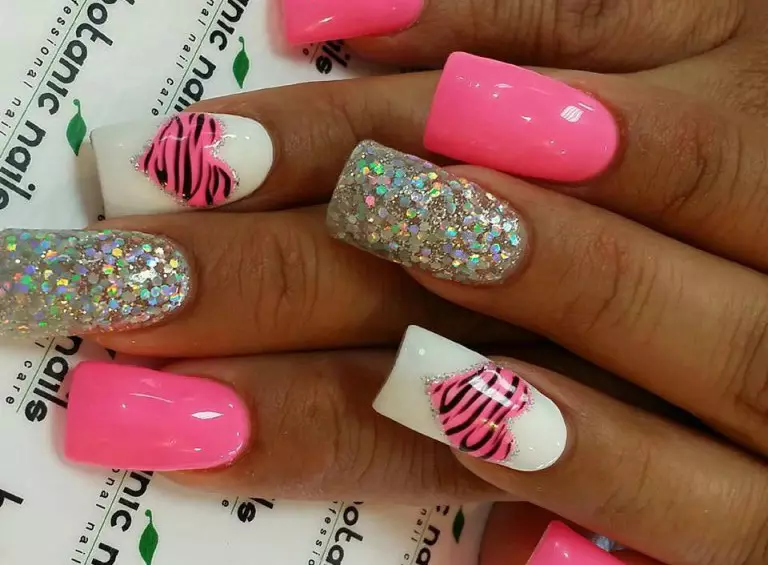 White-pink manicure (61 photos): nail design with gradient and rhinestones, ideas of creating Ombre and Franch 17243_19
