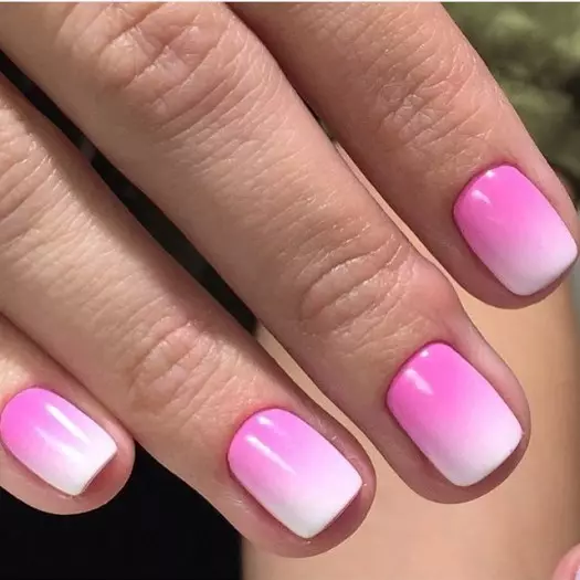 manicura blanco-rosado (61 fotos): diseño de uñas con gradiente y diamantes de imitación, las ideas de la creación de Ombre y Franch 17243_59