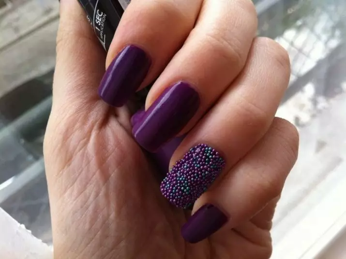 紫色修指甲（109張照片）：釘子裝飾清漆黑暗和白色紫色，美麗的修指甲ombre 17245_106