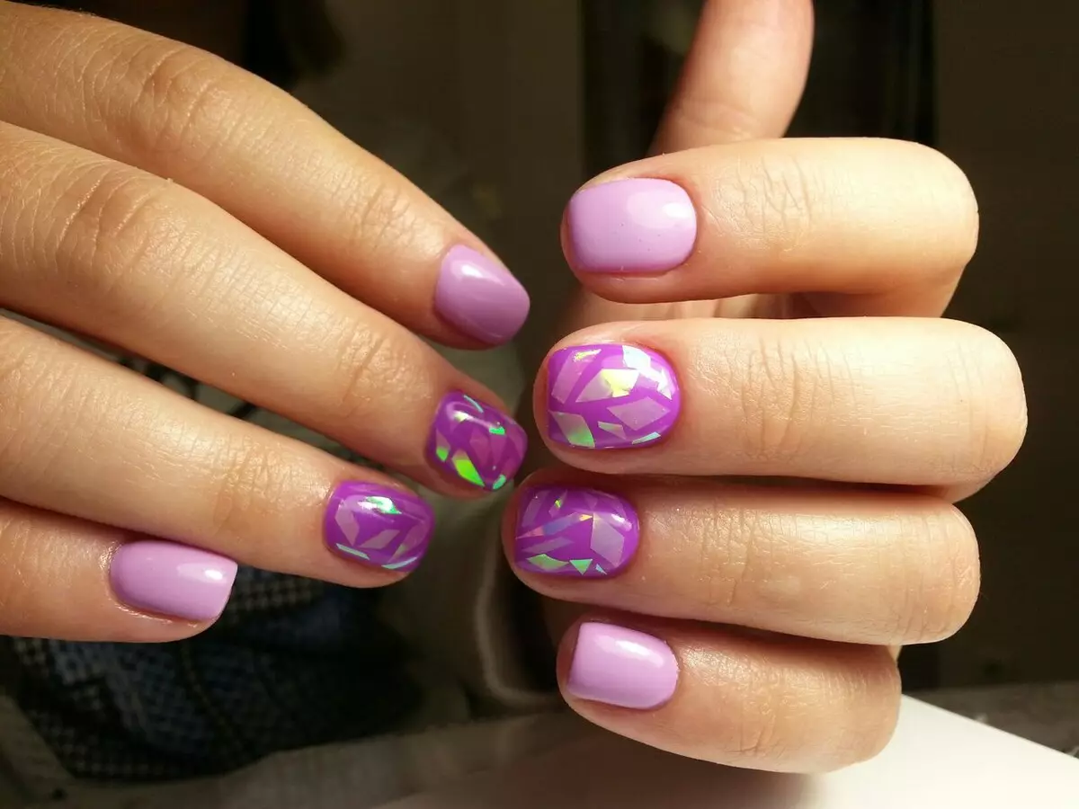紫色修指甲（109張照片）：釘子裝飾清漆黑暗和白色紫色，美麗的修指甲ombre 17245_70