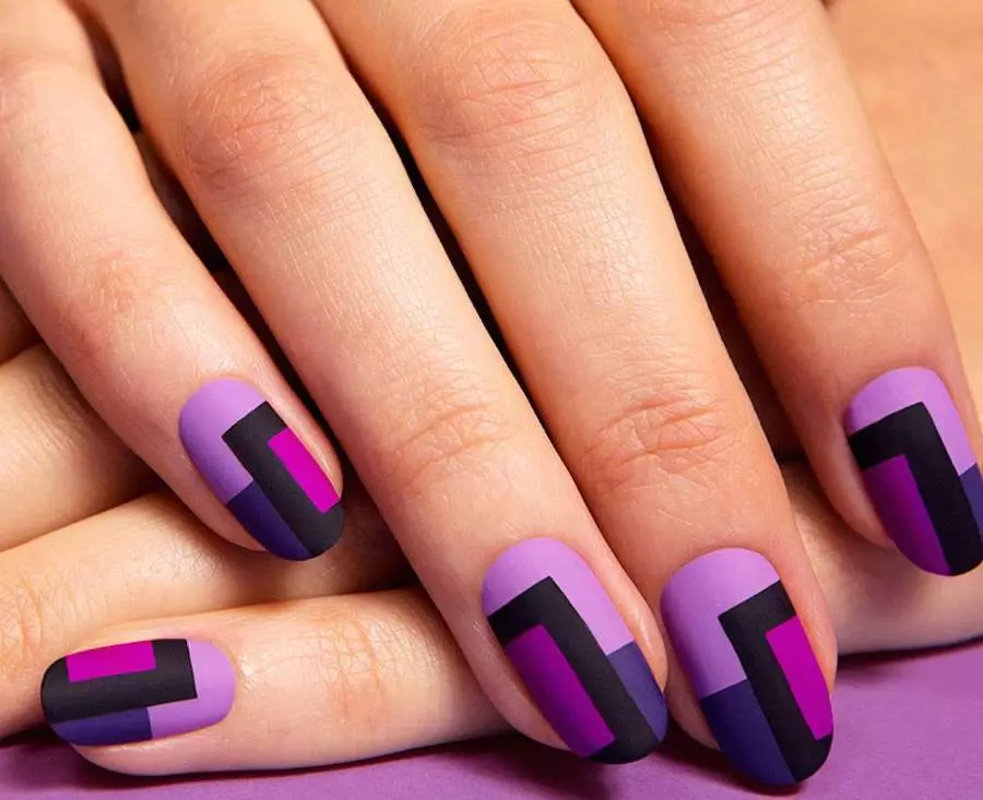 紫色修指甲（109張照片）：釘子裝飾清漆黑暗和白色紫色，美麗的修指甲ombre 17245_81
