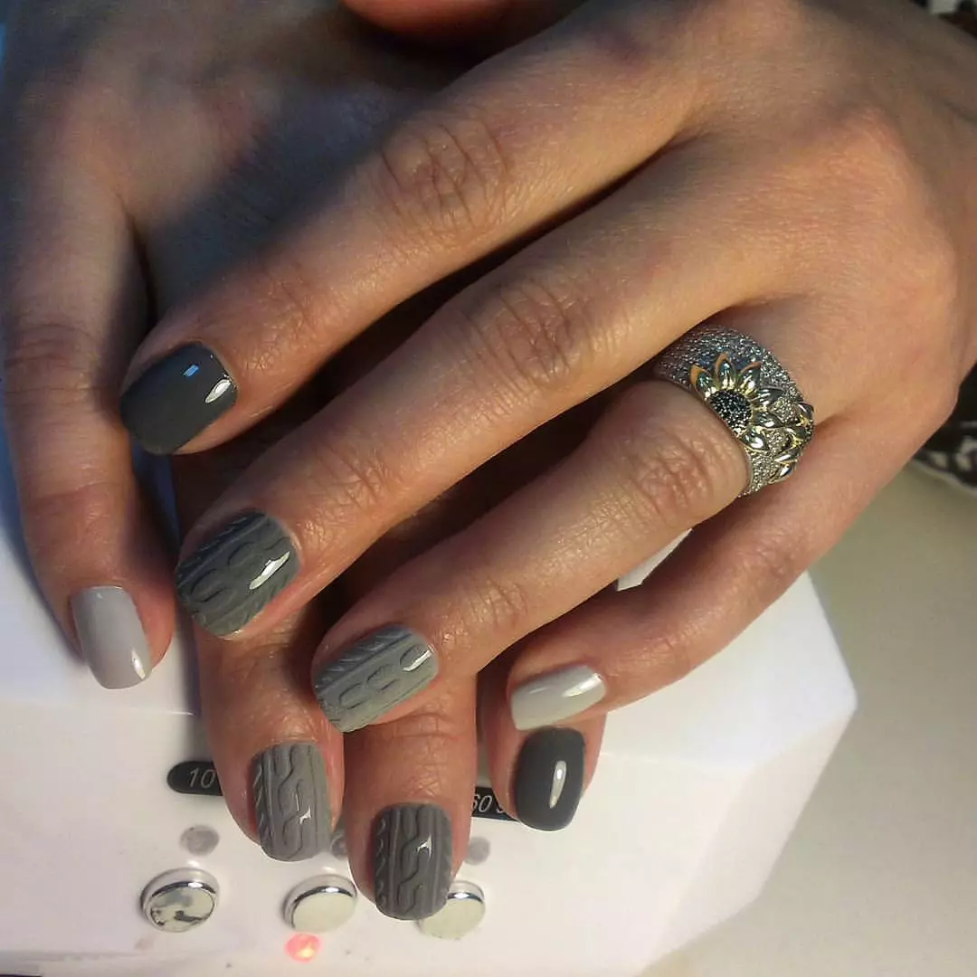 Manucure en couleurs grises (38 photos): Idées pour Design d'ongles en couleur Argent 17248_28