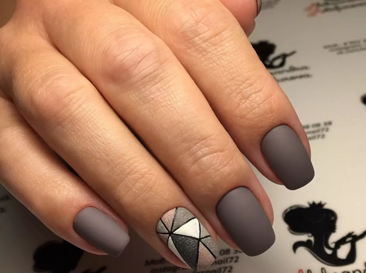 Manicure en colores grises (38 fotos): ideas para el diseño de uñas en color plateado 17248_36