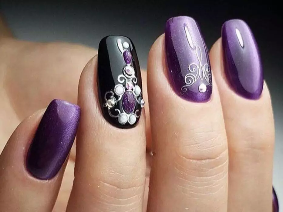 Manicure Terong (40 Foto): Desain Kuku Warna Terong 17249_27