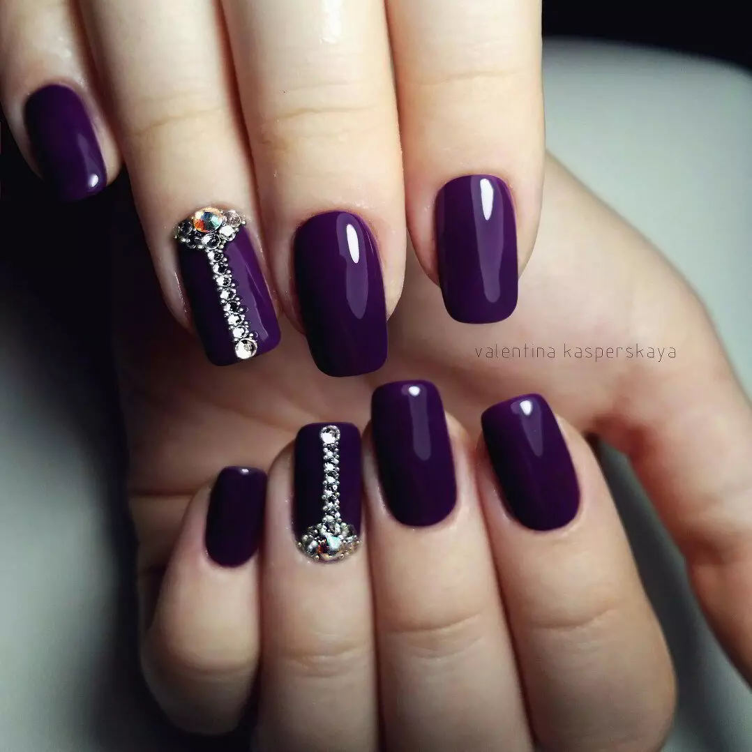 Eggplant Manikúra (40 fotografií): Egglant Color Nail Design 17249_38