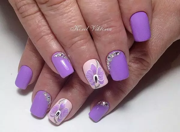 Design of lilac nails (63 photos): Ideas for a lilac color manicure with sparkles, rhinestones and pattern 17252_14