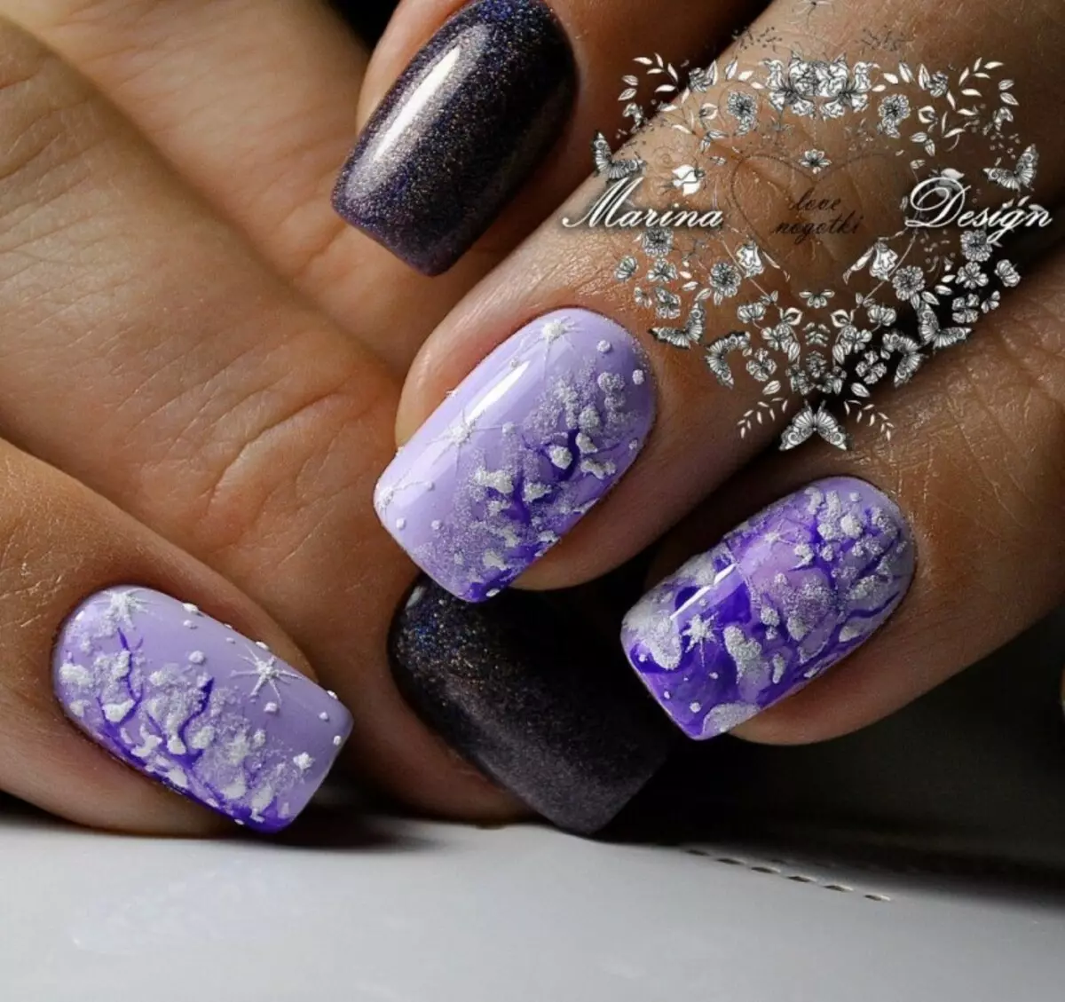 Lilac Nails- ის დიზაინი (63 ფოტო): იდეები lilac ფერადი მანიკური ერთად sparkles, rhinestones და ნიმუში 17252_26