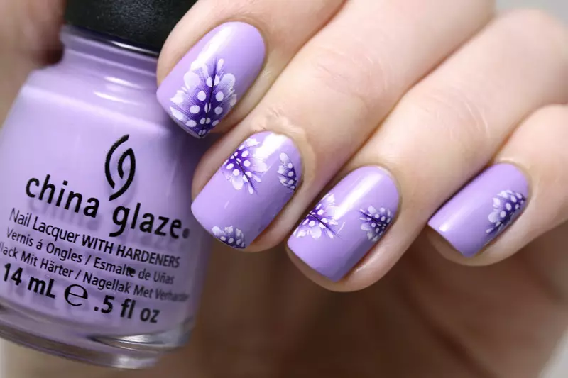 Design av Lilac Nails (63 bilder): Idéer för en lila färg manikyr med gnistrar, rhinestones och mönster 17252_3