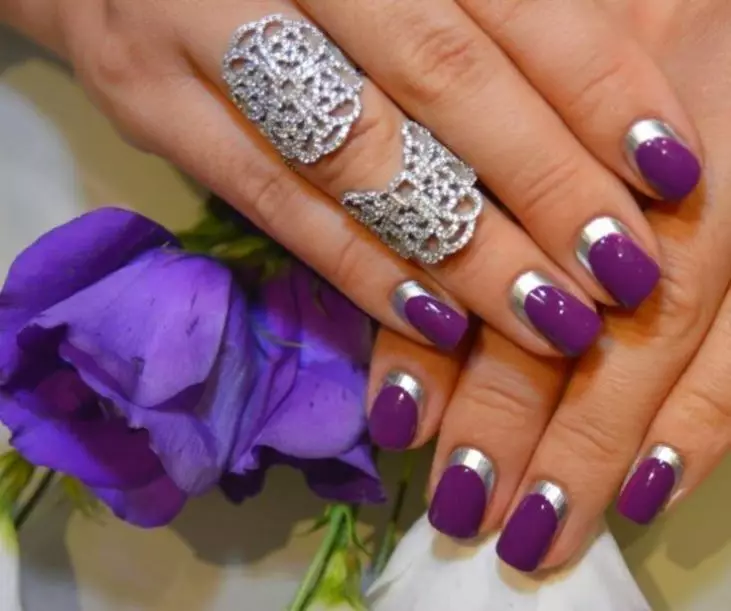 Design of lilac nails (63 photos): Ideas for a lilac color manicure with sparkles, rhinestones and pattern 17252_36
