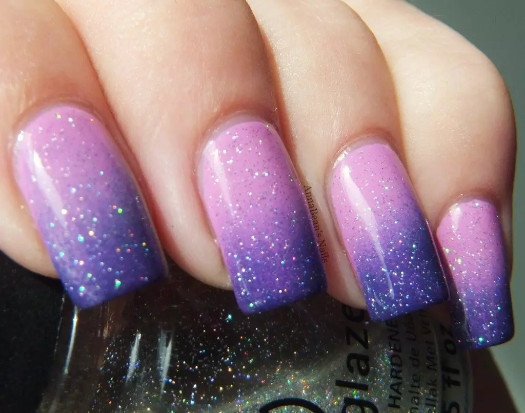 Design of lilac nails (63 photos): Ideas for a lilac color manicure with sparkles, rhinestones and pattern 17252_41