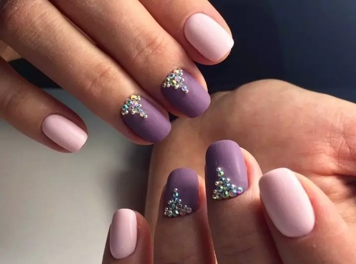 Design av Lilac Nails (63 bilder): Idéer för en lila färg manikyr med gnistrar, rhinestones och mönster 17252_7