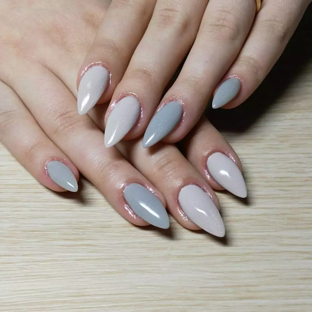 I-Grey Manicure (izithombe ezingama-76): Idizayini yezipikili nge-lacquer emnyama nempunga nezinhlanganisela ezinhle ezinama-sequins aluhlaza okwesibhakabhaka nobuhlalu 17253_19