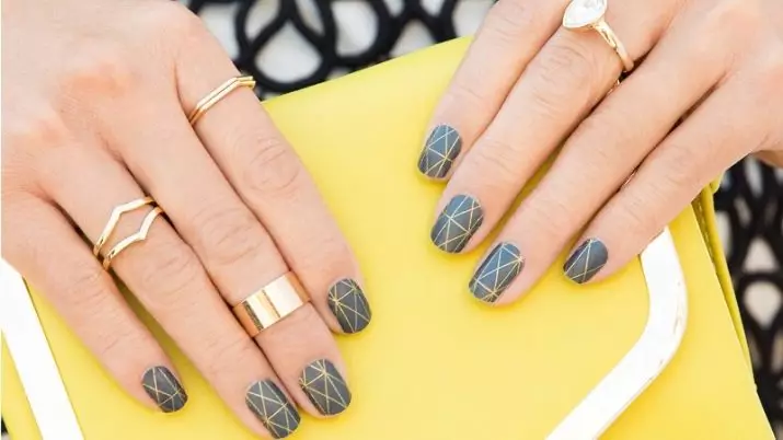 Grey Manicure (76 bilder): Nail design med svart og grå lakk og vakre kombinasjoner med blå paljetter og perler 17253_2